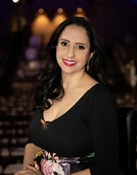 Image of Abby Jimenez, Author of Just for the summer, a roman book
